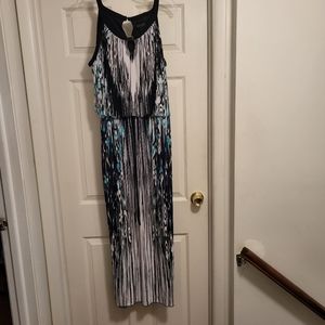 Size 14 W. Dress multiple colors